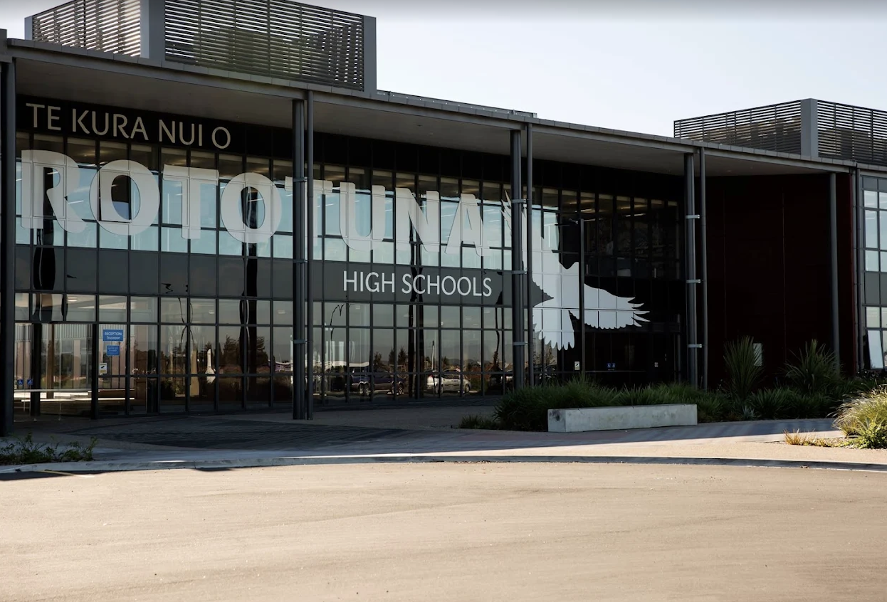 Rototuna high school.png